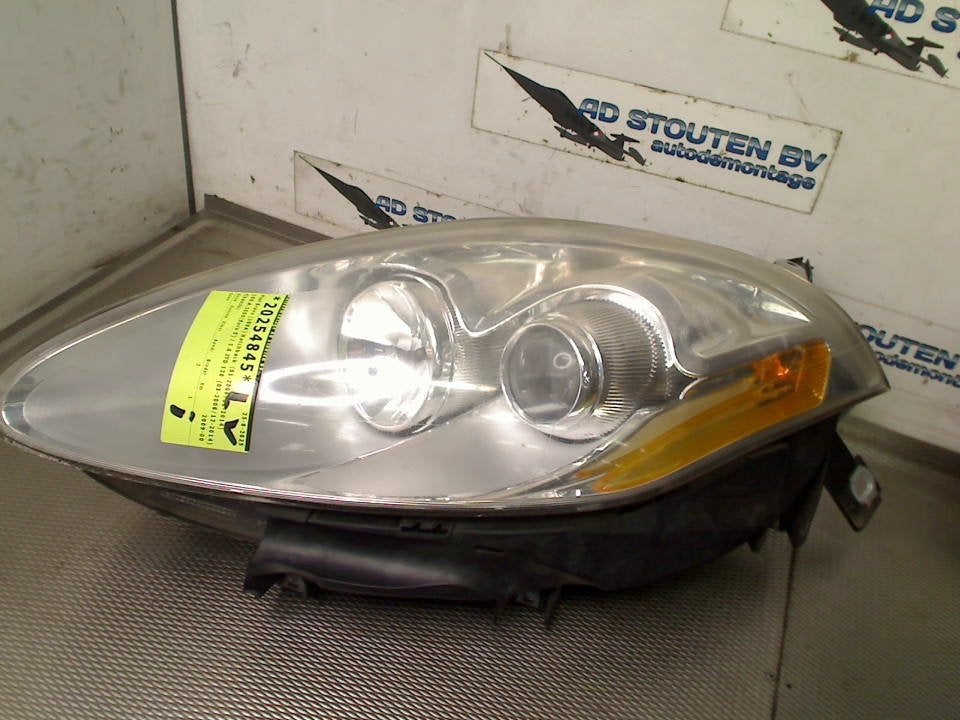 Koplamp Links Fiat Bravo (198A) (2008-03/2014-12) 51757538, FCA Germany GmbH, Gebruikt, IPC D1-09 Bahnhofsplatz, Rüsselsheim am Main 65423, , Duitsland