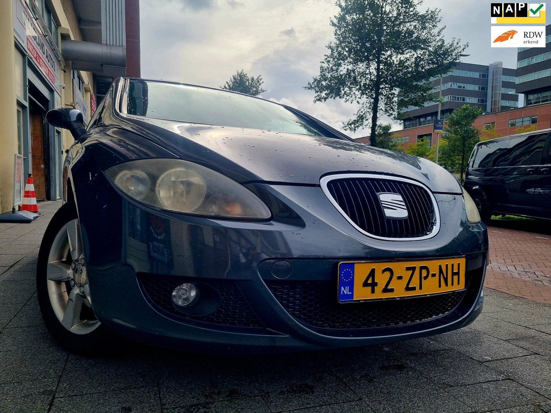 Seat Leon 1.6 Sport Airco CrusCtrl Nw Distru, Auto's, Gebruikt, 4 cilinders, Leon, Euro 4