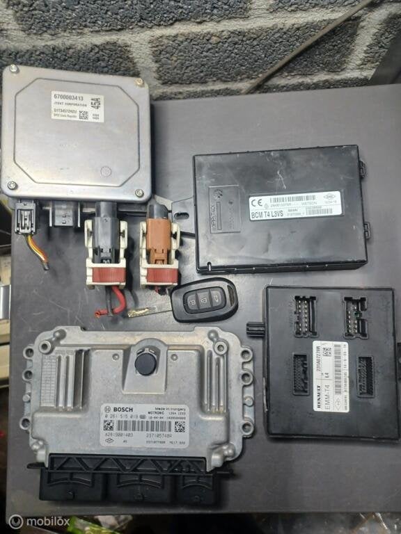 Computer set  Renault Twingo III  237105748r+284b13375r, Gebruikt, Renault, Ophalen of Verzenden
