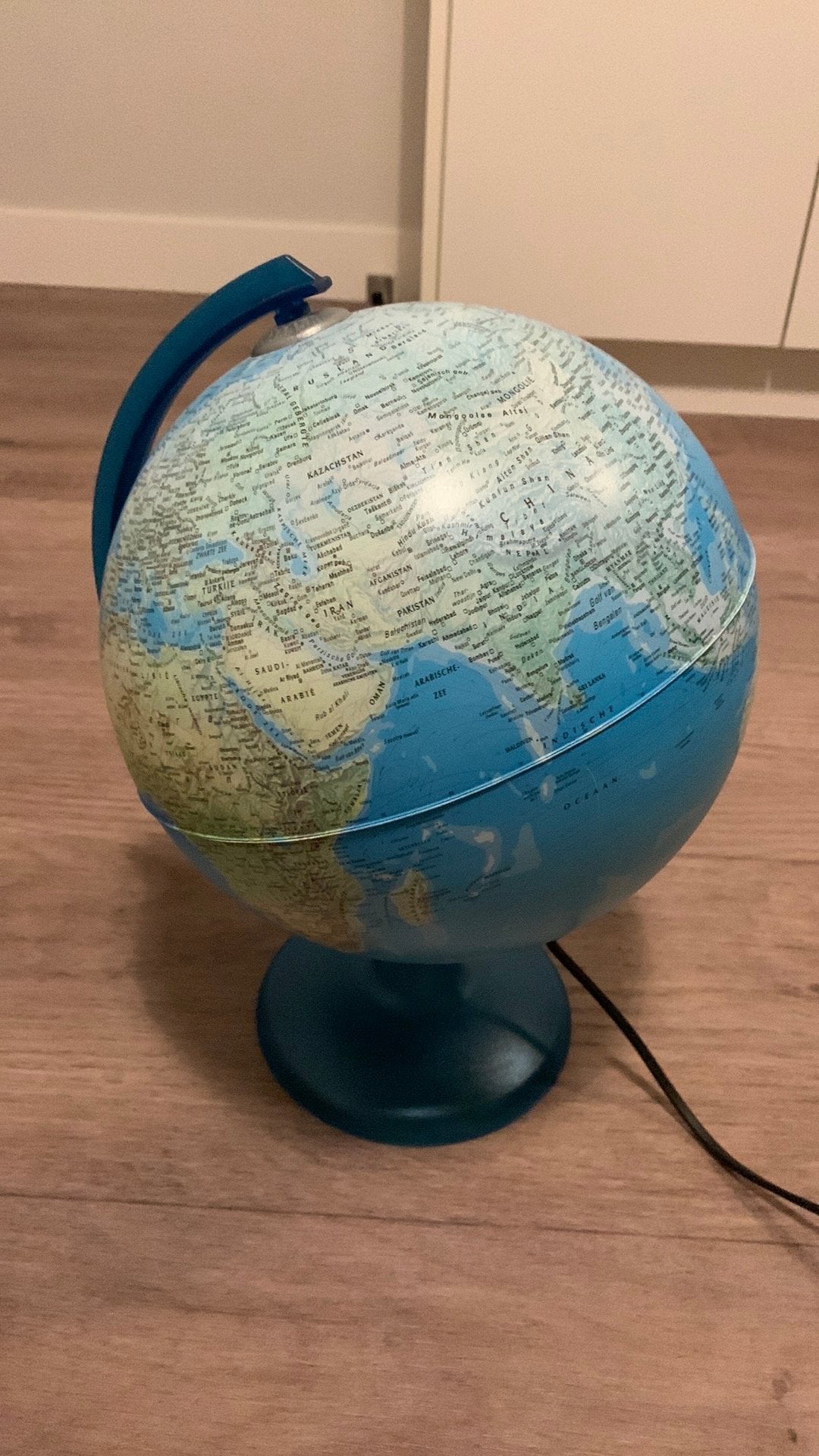 Lichtgevende draaiende wereldbol, Ophalen of Verzenden, Draaibaar, Zo goed als nieuw, 20 cm