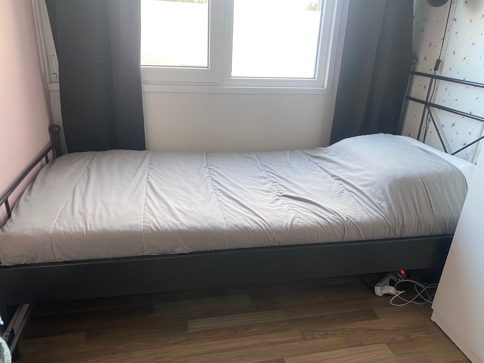Zwart metalen 1 persoons meisjes bed, Huis en Inrichting, Ophalen, 90 cm, Eenpersoons, Zwart