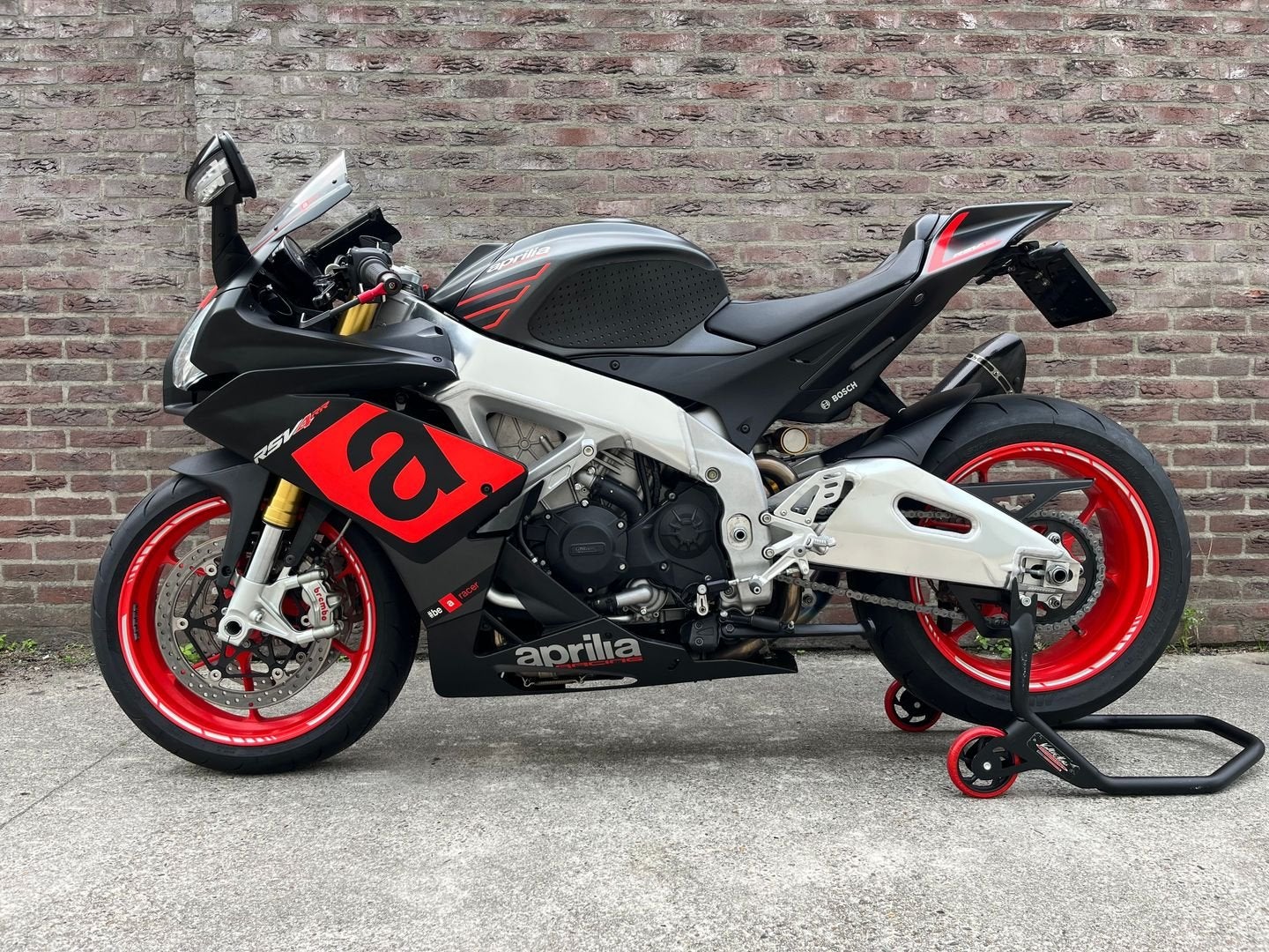 APRILIA RSV4 APRC ABS (bj 2016) 19999 km incl grote beurt, 2 cilinders, Motorrijbewijs A, Bedrijf, Meer dan 35 kW