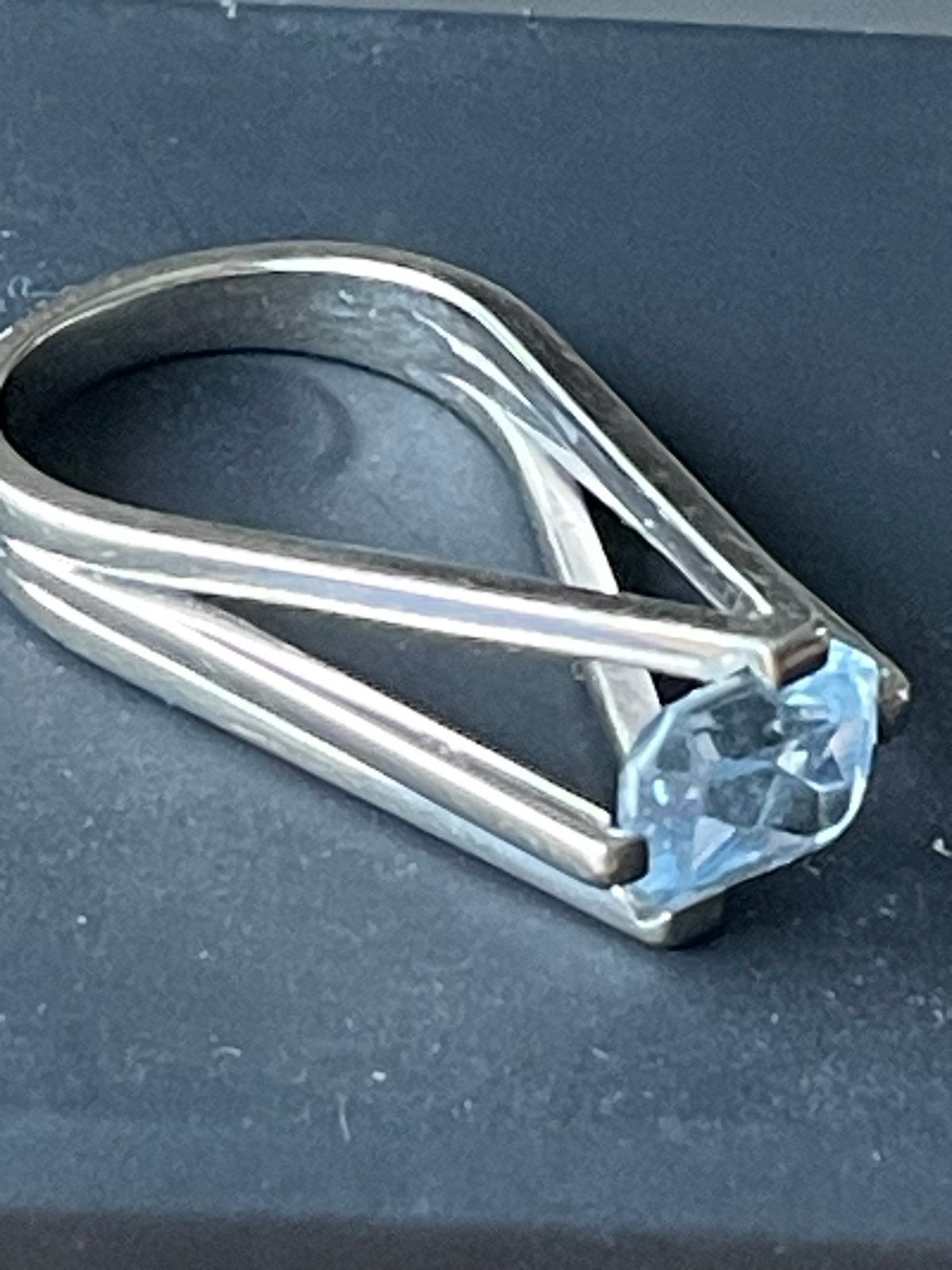 Verlovings ring met aquamarijn in hoge zetting, Ophalen of Verzenden, Met edelsteen, Dame, Goud