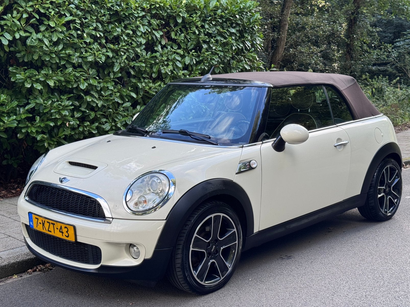 Mini 1.6 Cooper S Cabrio 2009 Wit, Auto's, Voorwielaandrijving, 15 km/l, 4 cilinders, Cabriolet