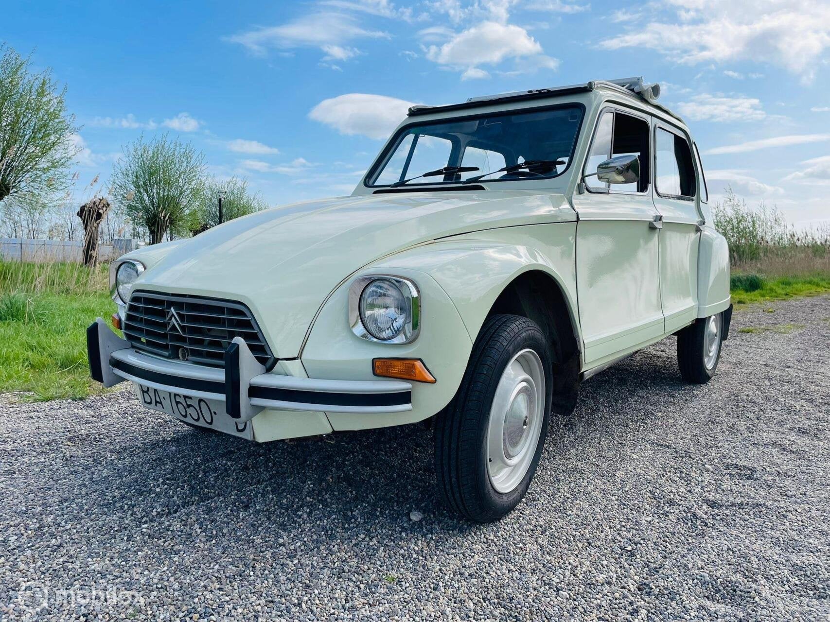 Dyane 6 Ivoire borely 28.275 km 07-1977 | Import Spanje, Voorwielaandrijving, Overige kleuren, Cabriolet, 4 stoelen