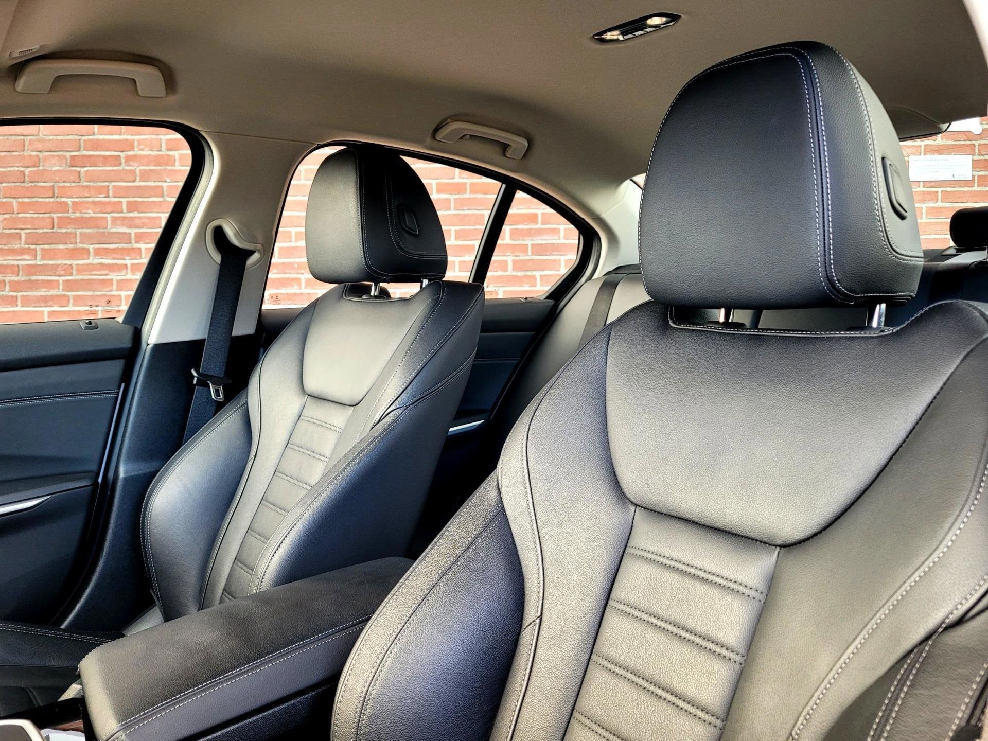 BMW 3-serie 330e Sport Line 292PK, M-stuur, HIFI, Leer, (1e, Achterwielaandrijving, Gebruikt, 4 cilinders, Wit