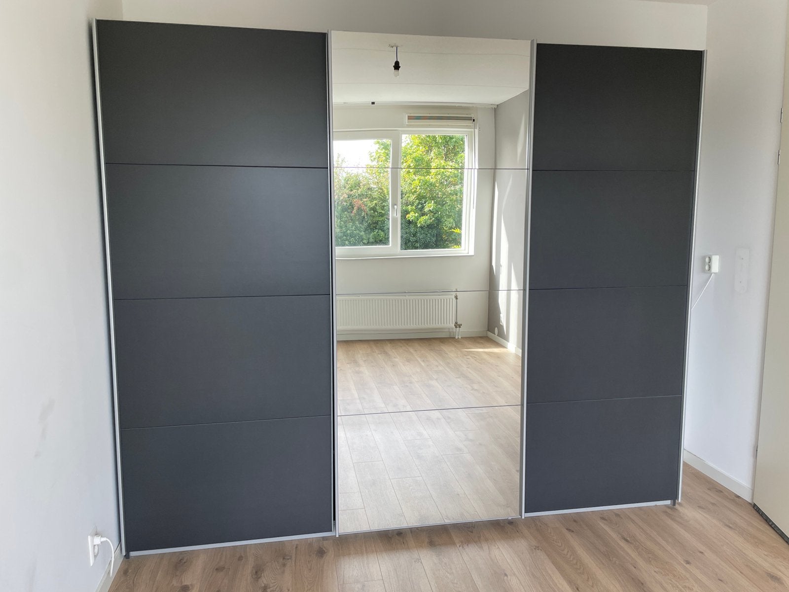 Rauch schuifdeur kledingkast spiegel, Huis en Inrichting, Ophalen, 200 cm of meer, Met plank(en), Zo goed als nieuw