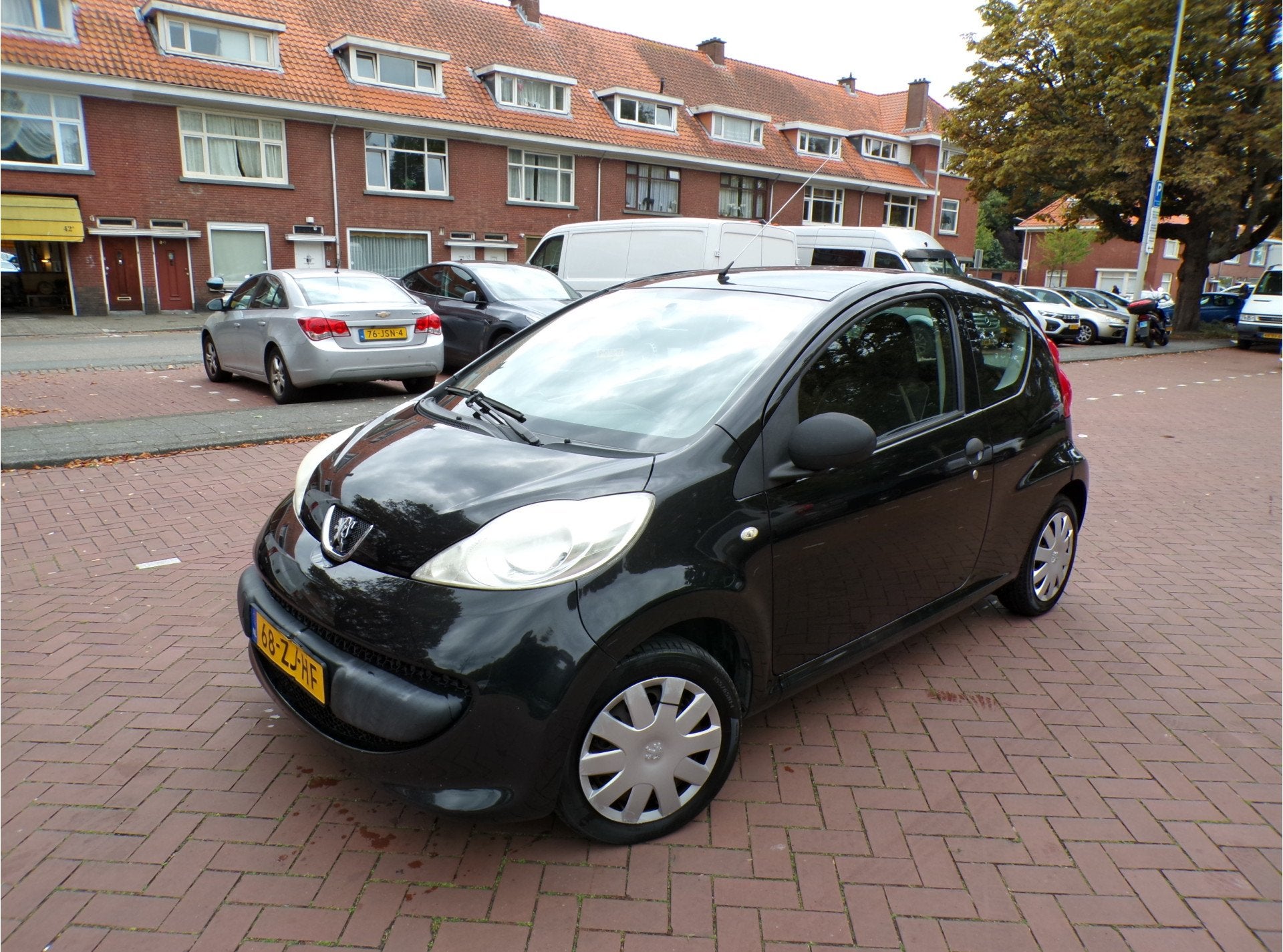 Peugeot 107 1.0-12V XR staat op 170.000 km maar heeft in tot, Voorwielaandrijving, Gebruikt, 4 stoelen, Origineel Nederlands