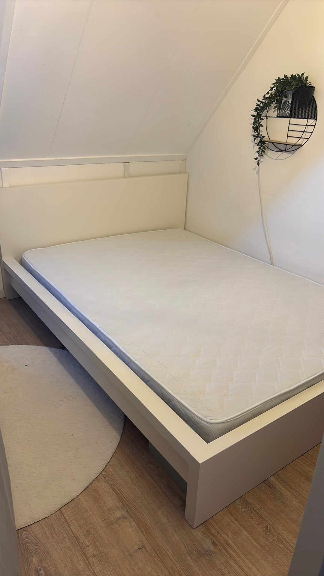 Ikea Malm bed 140x200, Huis en Inrichting, Wit, Tweepersoons, Zo goed als nieuw, Hout
