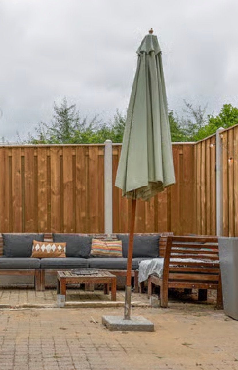 Gebruikte stokparasol met voet - Groen, Tuin en Terras, Ophalen of Verzenden, Gebruikt, 2 tot 3 meter, Stokparasol