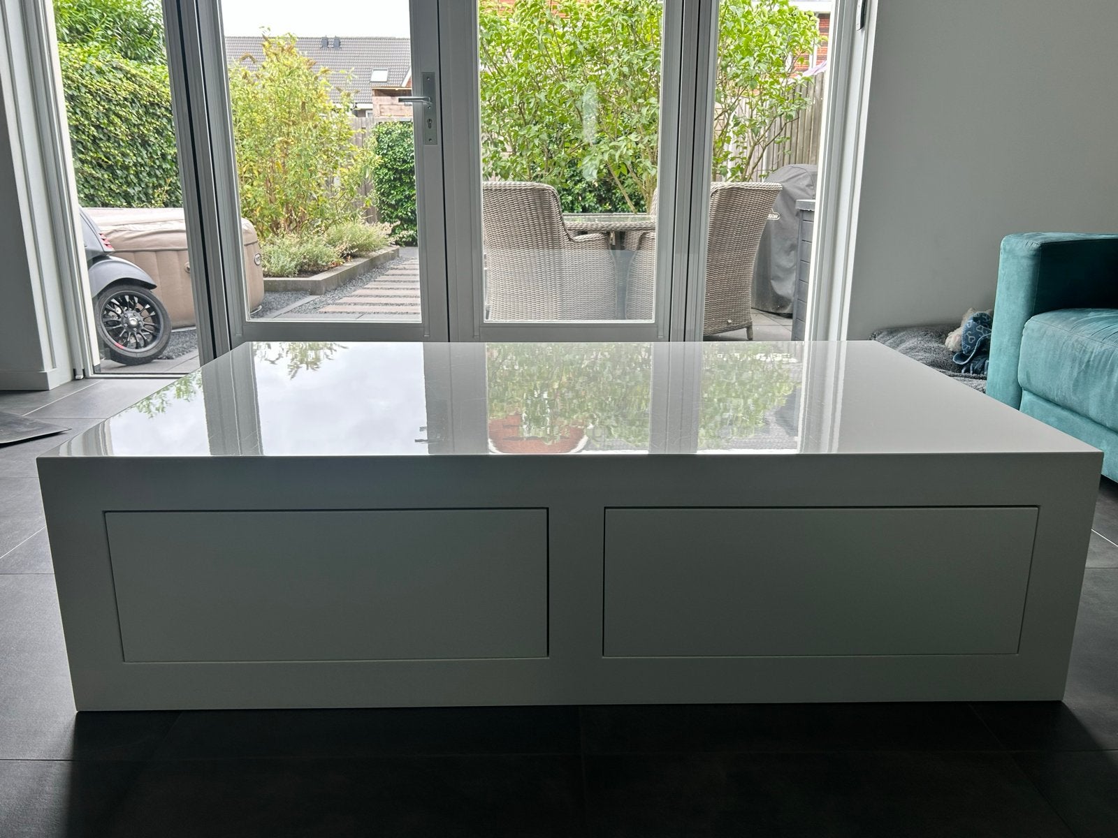 Hoogglans witte salontafel/salon kist van Goossens, Huis en Inrichting, Tafels | Salontafels, Ophalen, Gebruikt, 100 tot 150 cm