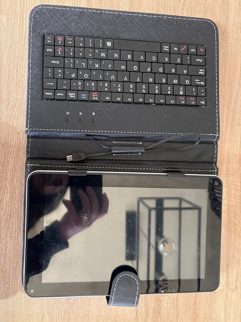 Tablet met toetsenbordhoes - P900 model, Computers en Software, Windows Tablets, Gebruikt, Wi-Fi, 7 inch of minder, 16 GB, Usb-aansluiting
