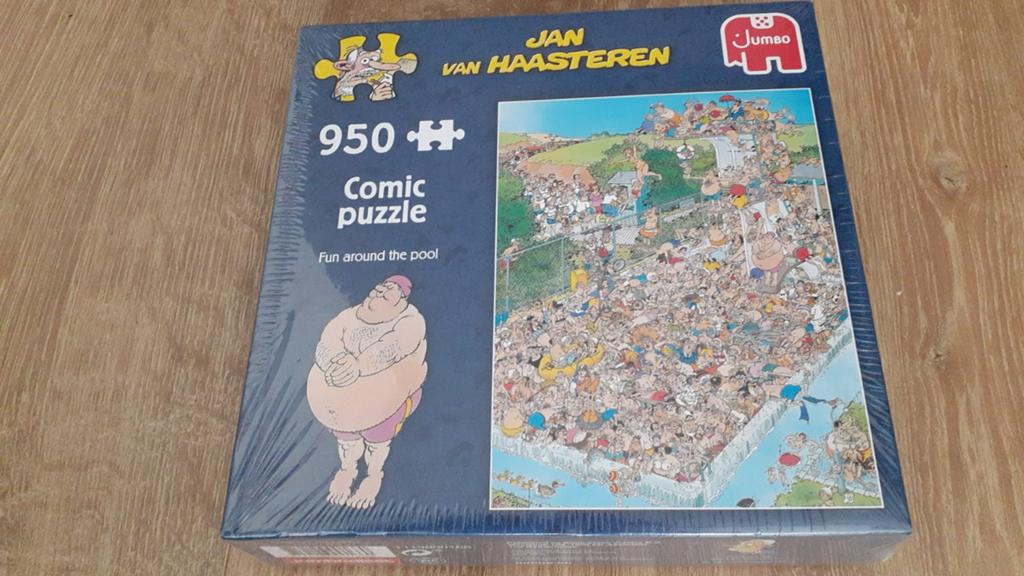 Nieuwe Jan van Haasteren Comic Puzzel - Fun around the pool, Ophalen of Verzenden, 500 t/m 1500 stukjes, Nieuw, Legpuzzel