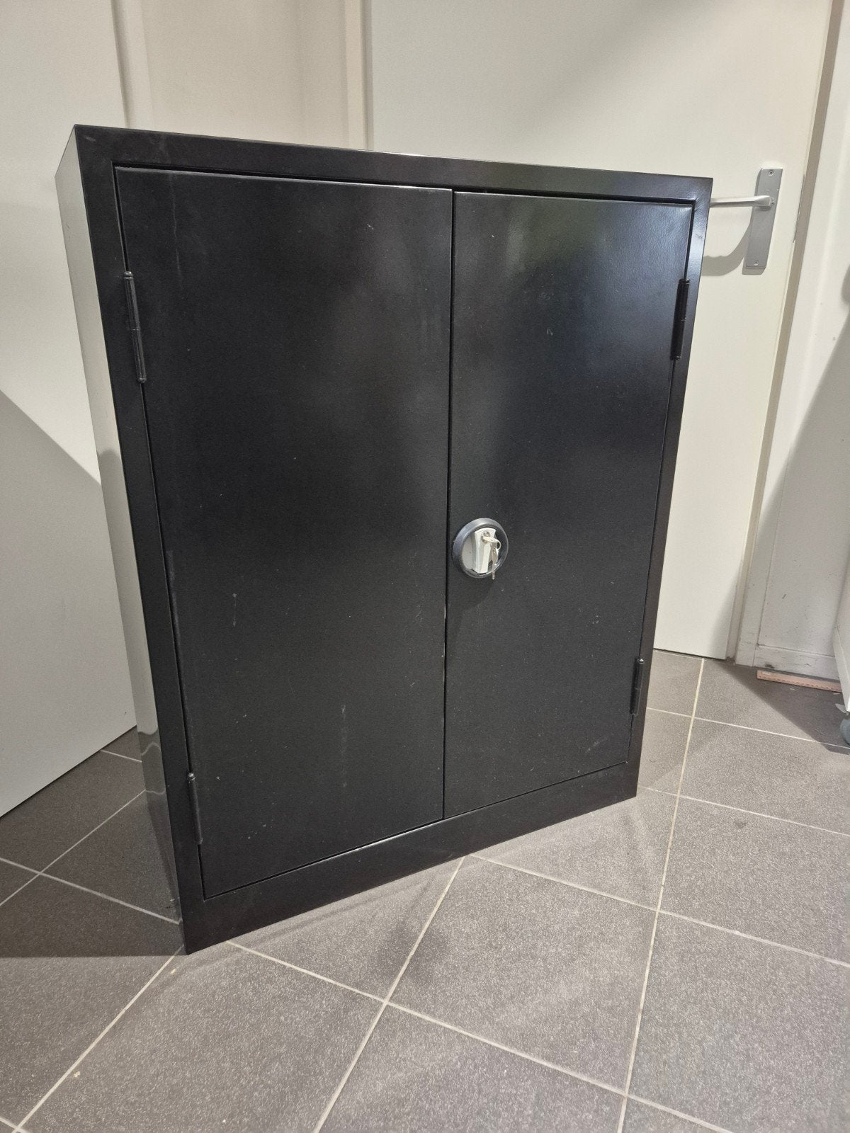 Archiefkast zwart met slot en legplanken, Ophalen, Onbekend, 50 tot 100 cm, Onbekend