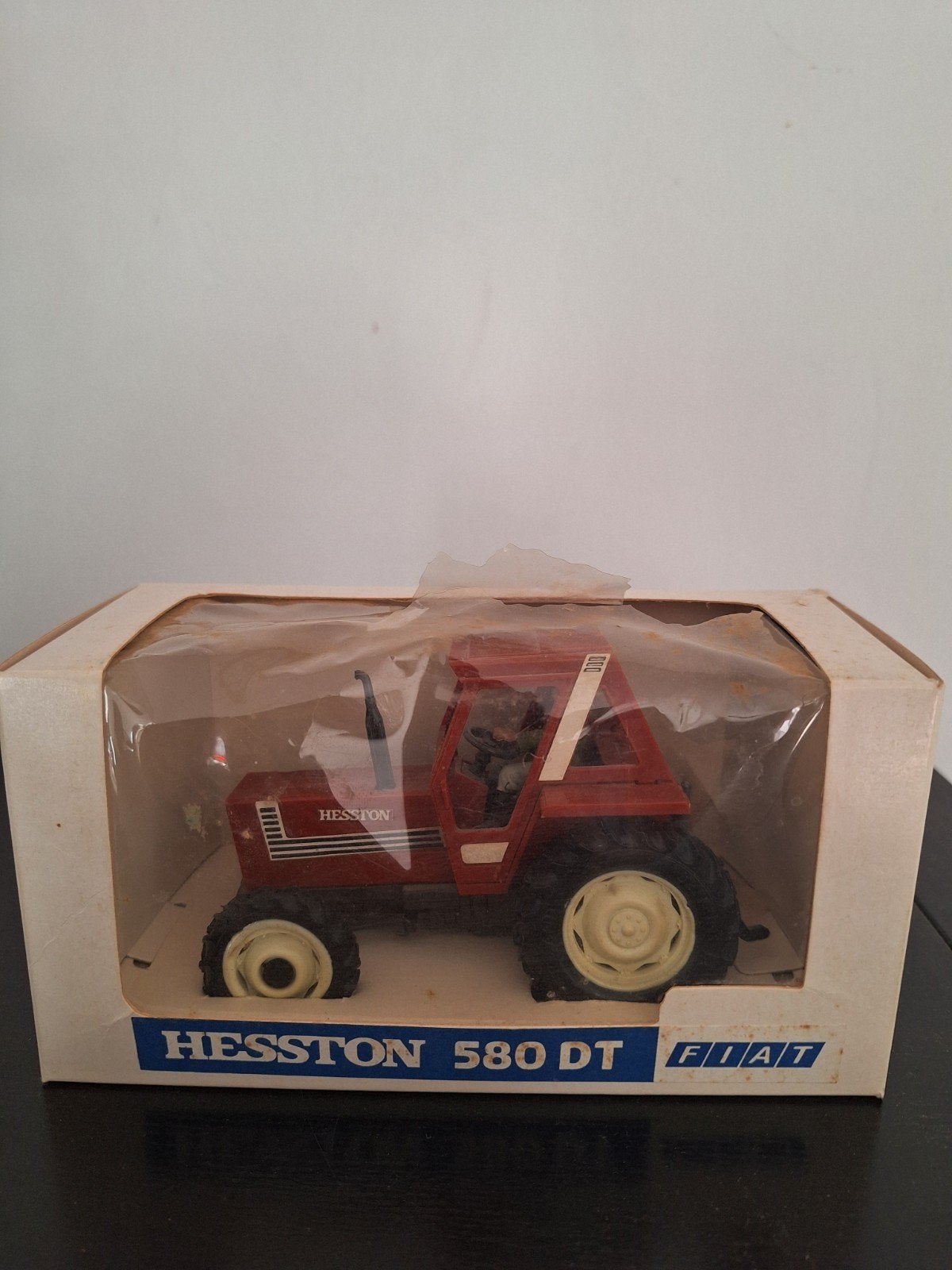 Britains Fiat Hesston 580dt tractor (Amerikaanse Markt), Ophalen of Verzenden, Gebruikt, Tractor of Landbouw, Britains