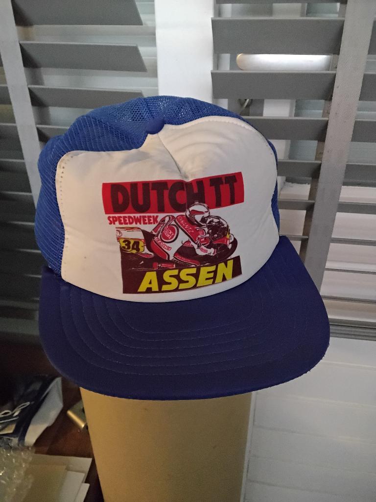 Dutch TT assen oude pet kevin schwantz, Ophalen of Verzenden, Gebruikt, Motoren
