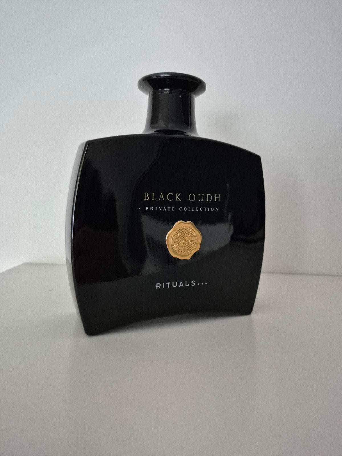 Rituals Black Oudh geurstokjes fles (leeg) groot 450ml, Zwart, Ophalen of Verzenden, Zo goed als nieuw, Modern