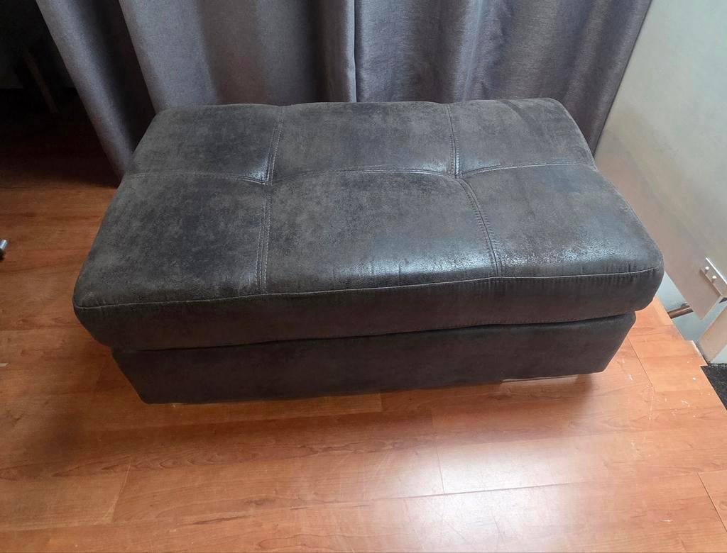 Donkergrijze voetenbank/poef - Comfortabel en stijlvol, Ophalen, Modern, Comfortabel, Gebruikt, 100 tot 125 cm