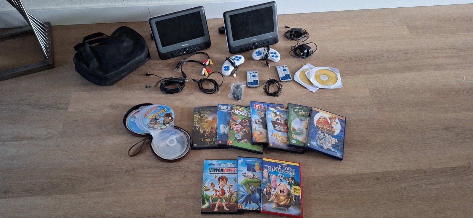 Salora dvd spelers, dubbel scherm voor in auto., Gebruikt, Draagbaar, Ophalen of Verzenden, Overige merken
