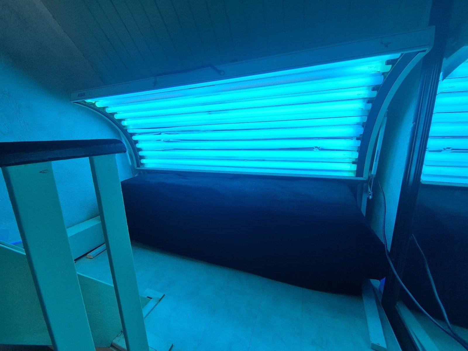 Alisun E10 Hemel Zonnebank - Perfect voor Thuisgebruik, Ophalen, Gebruikt, Zonnebank enkelzijdig, 15 lampen of meer