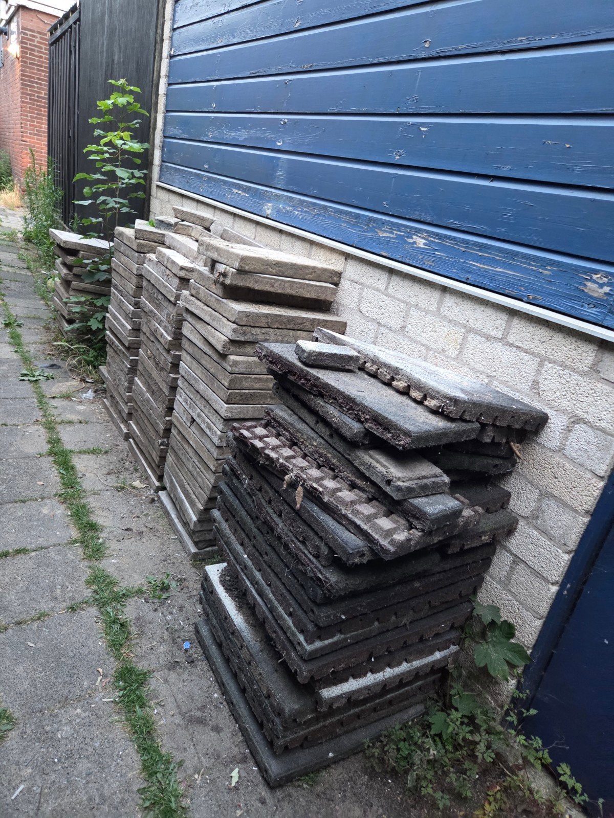 Gratis: Gebruikte terras-, en rubbertegels, Tuin en Terras, Tegels en Klinkers, Ophalen, Gebruikt, Klinkers, 10 m² of meer