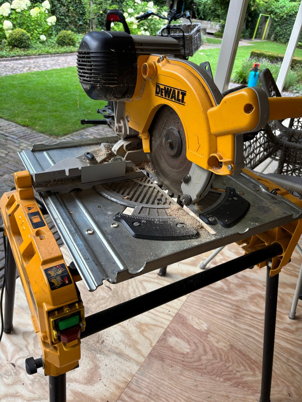 DeWalt DW743 Flip Over Zaag - Zaagtafel, Ophalen, Gebruikt, 70 mm of meer, Afkortzaag