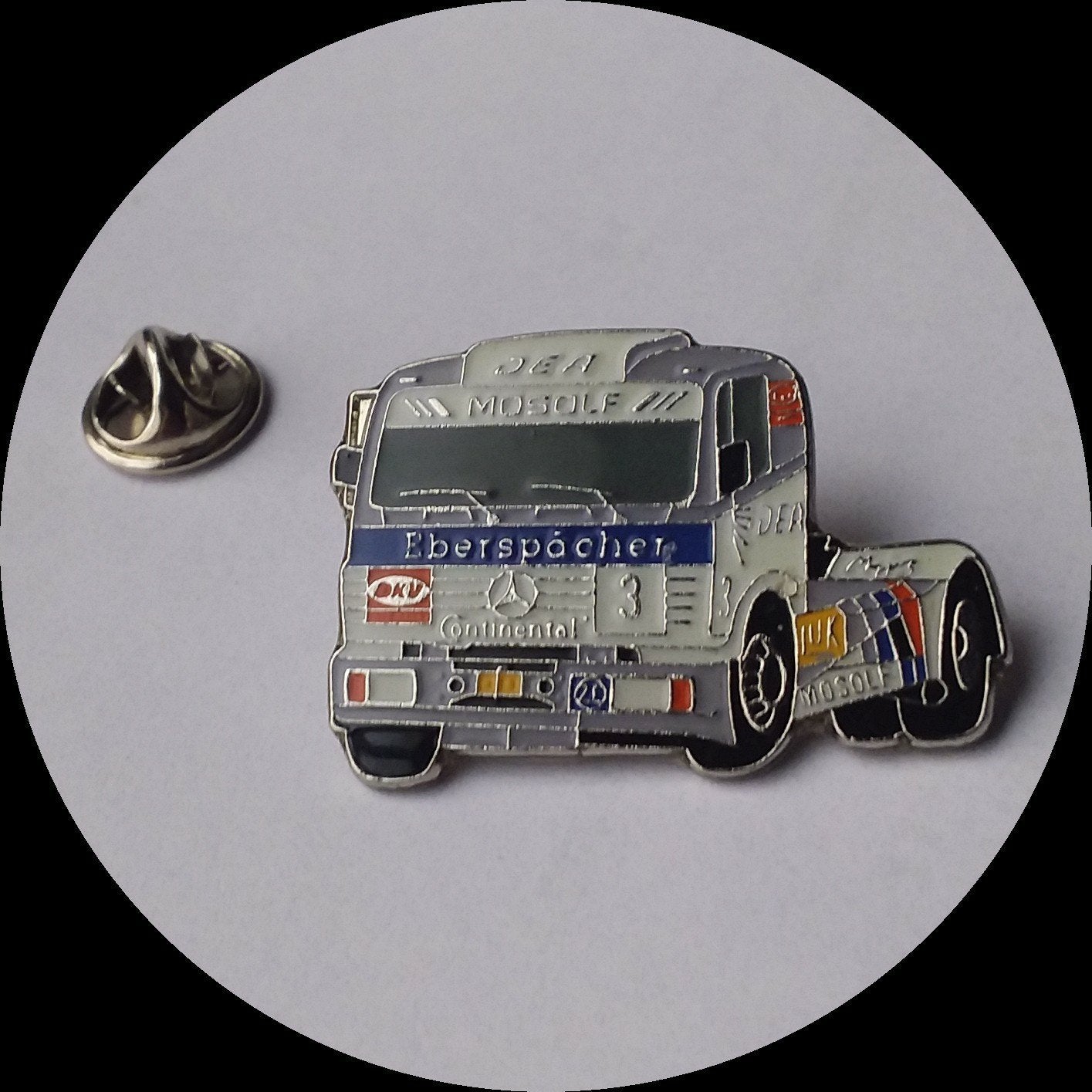 MERCEDES BENZ Truckrace pin, Verzamelen, Speldjes, Pins en Buttons, Ophalen of Verzenden, Zo goed als nieuw, Transport, Speldje of Pin