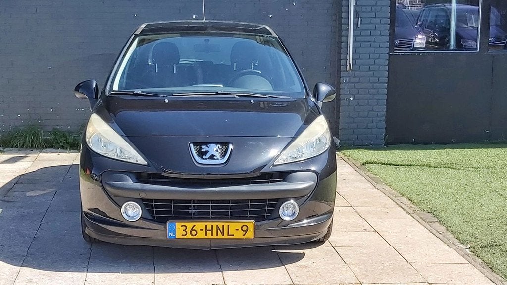 Peugeot 207 1.6 VTi Look, Voorwielaandrijving, Gebruikt, 4 cilinders, Zwart