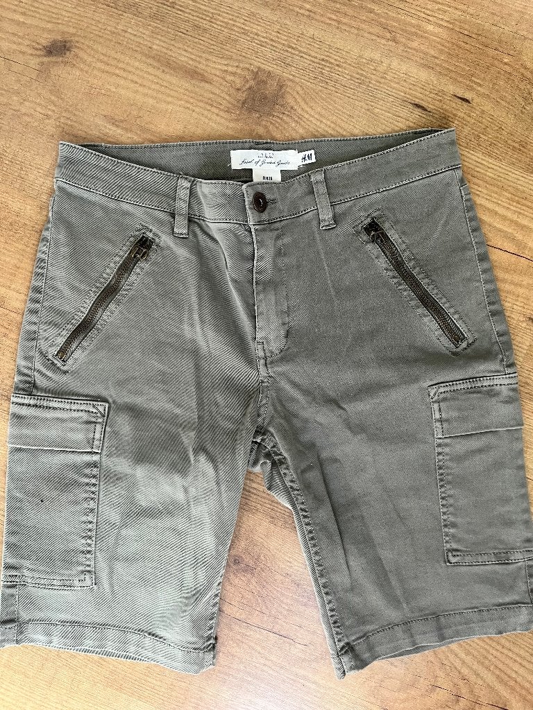 H&M bermuda khaki sportief ( LOGG), H&M, Kort, Ophalen of Verzenden, Zo goed als nieuw