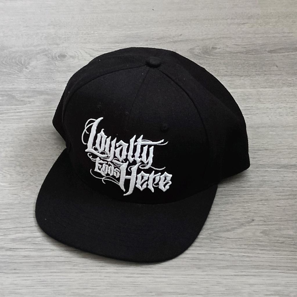 Loyalty ends here pet, Ophalen of Verzenden, Zo goed als nieuw