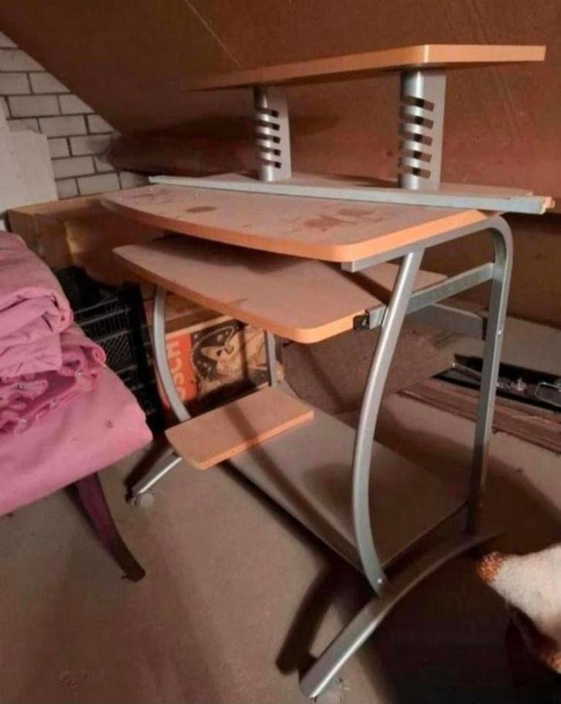GRATIS!! OUD IJZER - bureau, Huis en Inrichting, Bureaus, Ophalen, Opbergruimte, Gebruikt, Hout