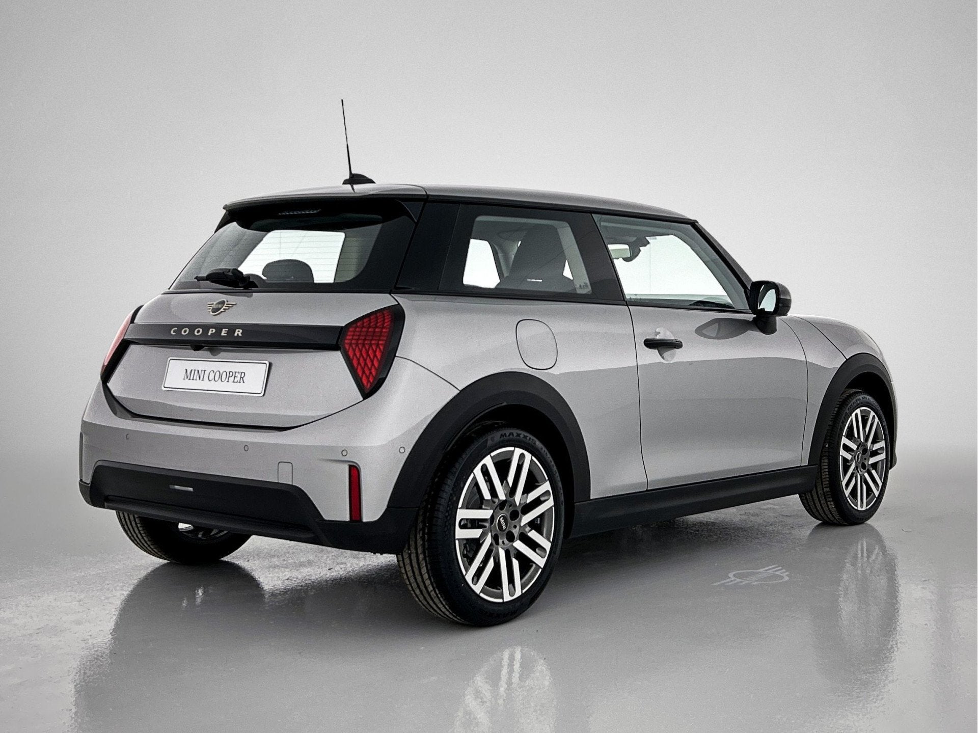 MINI Hatchback Cooper C Automaat / Classic / Pakket S / 17 i, Auto's, Mini, Stof, Zwart, 156 pk, 4 stoelen