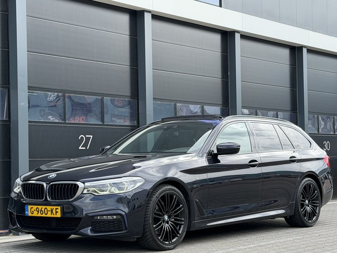 BMW 5 Serie 520d M-Pakket Harman-Kardon Pano (bj 2019), Achterwielaandrijving, 1995 cc, Euro 6, 2000 kg