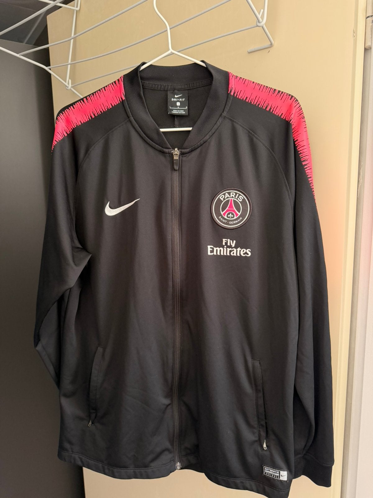 Paris Saint-Germain vest, Ophalen