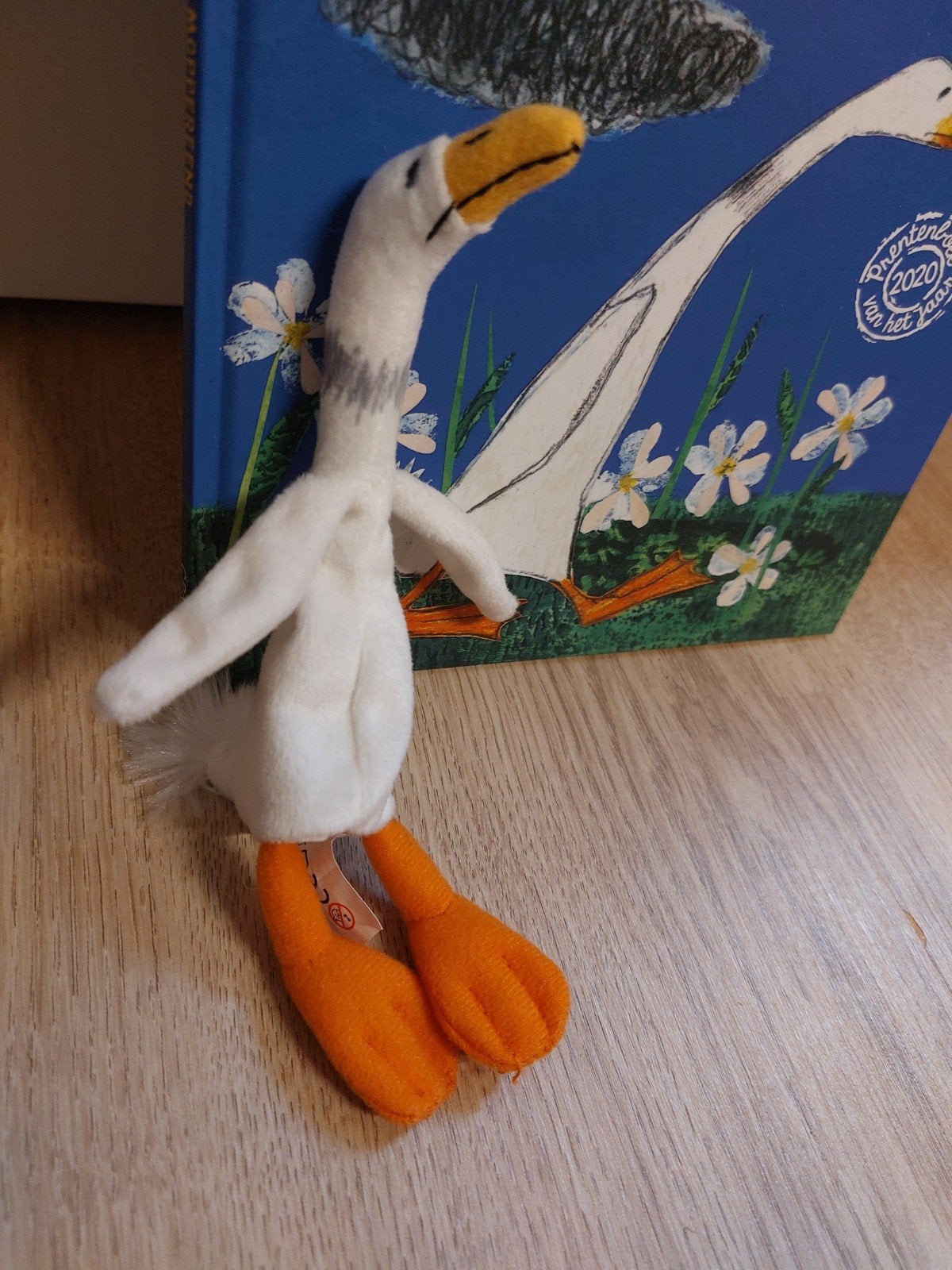 Moppereend vingerpopje met boek, Ophalen of Verzenden, Gelezen