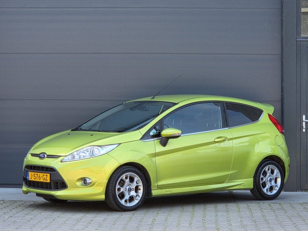 Ford Fiesta 1.4 Titanium luxe uitgevoerd apk 05'27!, Euro 5, Gebruikt, 31 €/maand, 4 cilinders