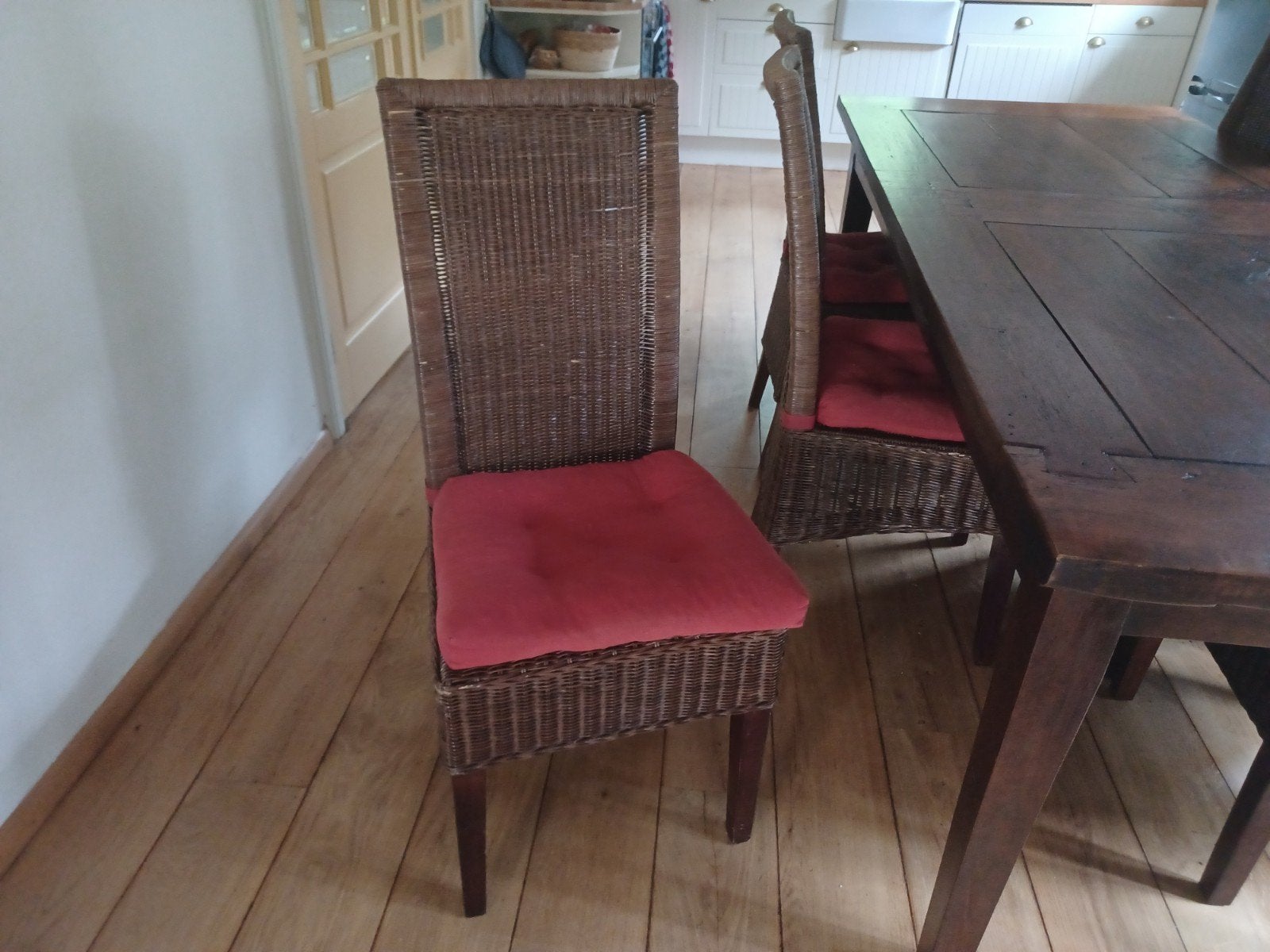 Massieve houten eettafel met 6 rieten stoelen, Ophalen, Gebruikt, Rustiek, 200 cm of meer