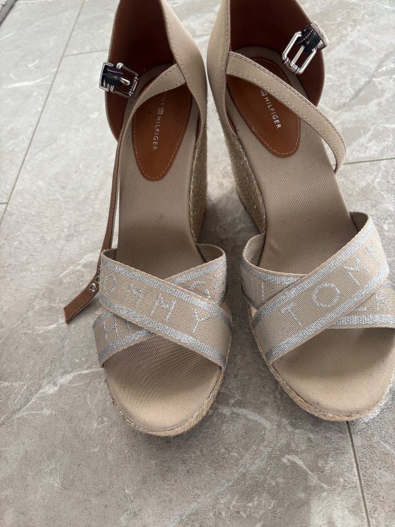 Tommy hilfiger schoen, Ophalen, Beige, Nieuw, Sandalen of Muiltjes