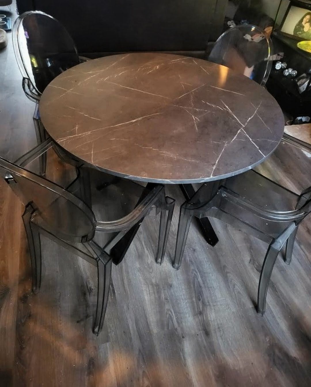 Moderne ronde marmere eettafel met 4 transparante stoelen, Huis en Inrichting, Ophalen, Overige materialen, Gebruikt, Rond