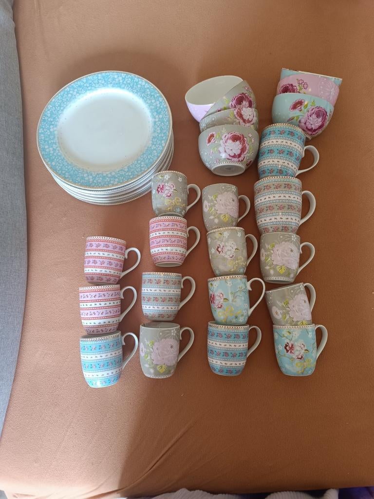 Pip Studio Pip Home set met borden, kommen, mokken, Huis en Inrichting, Gebruikt, Keramiek, Ophalen of Verzenden, Overige stijlen