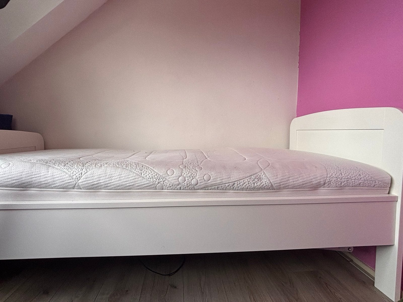 Wit eenpersoonsbed met verstelbare lattenbodem en matras, Ophalen, 90 cm, Eenpersoons, Wit