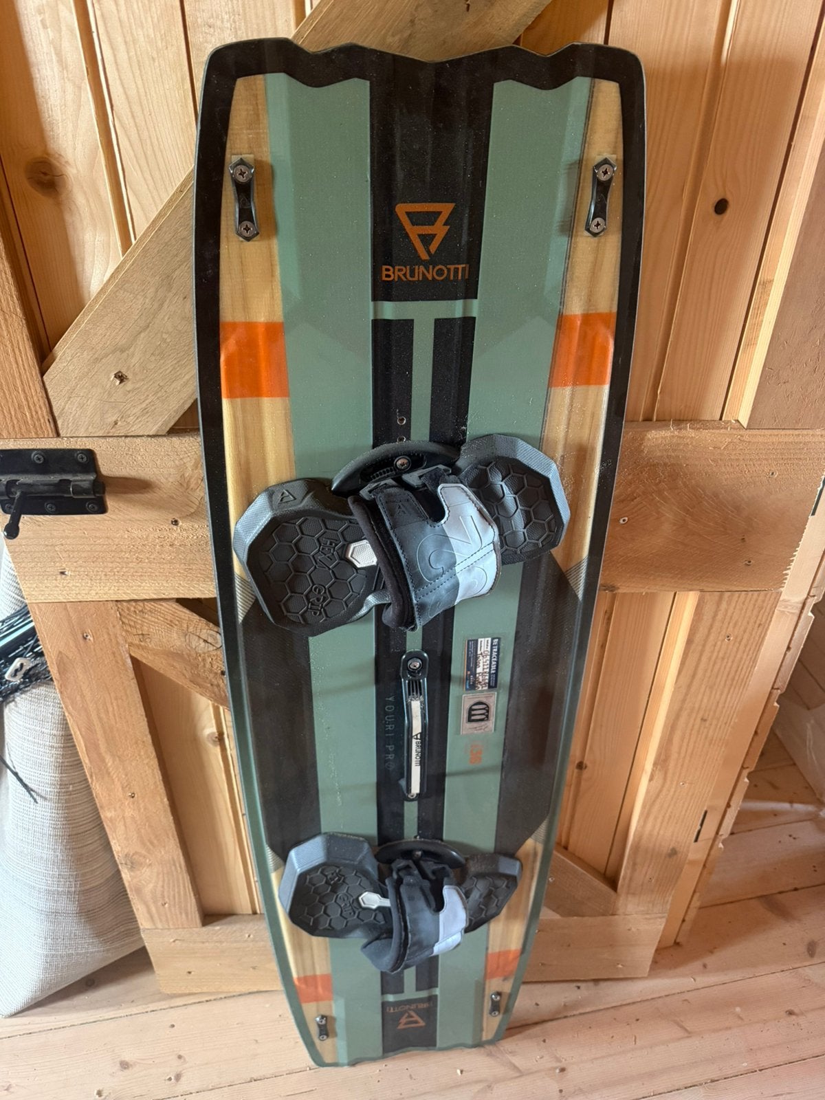 Brunotti kiteboard youri pro 136, Twintip, Ophalen of Verzenden, Zo goed als nieuw, 4 m² of minder