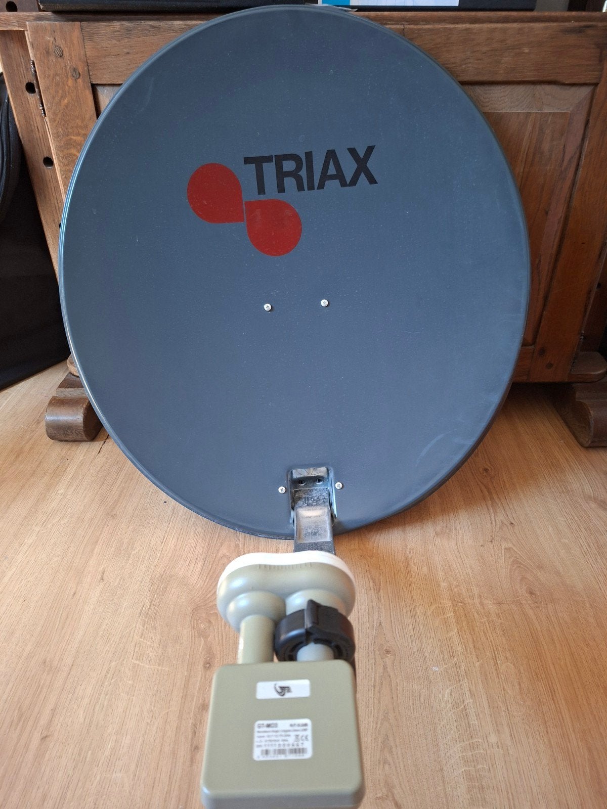 Complete schotelantenne set met statief en satellietzoeker, Ophalen, Gebruikt, (Schotel)antenne, Overige merken