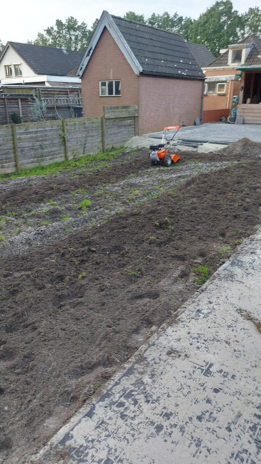 tuinfrees TE HUUR