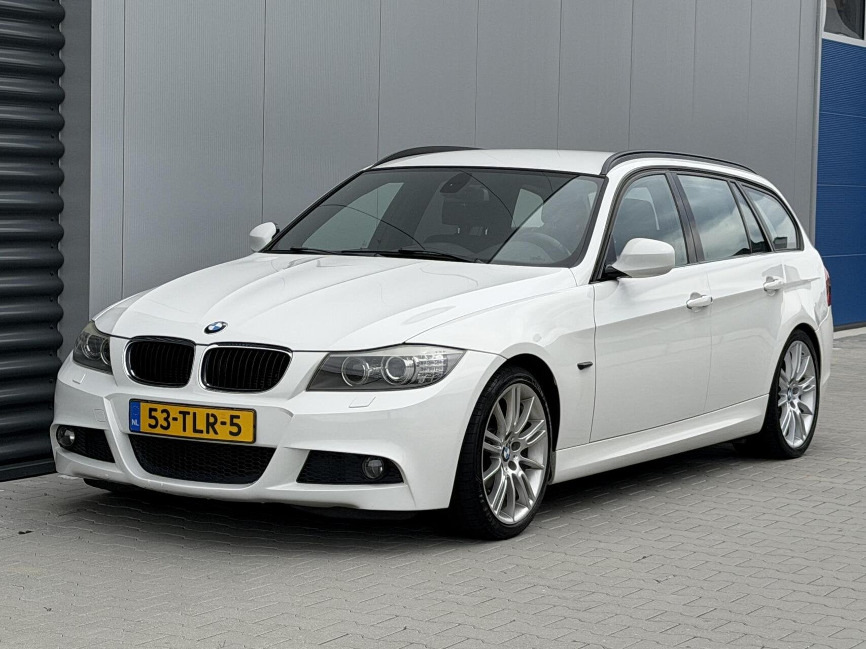 BMW 3-serie Touring 318i - M-Pakket - Xenon - Navi - NL auto, Euro 5, 4 cilinders, Wit, Origineel Nederlands