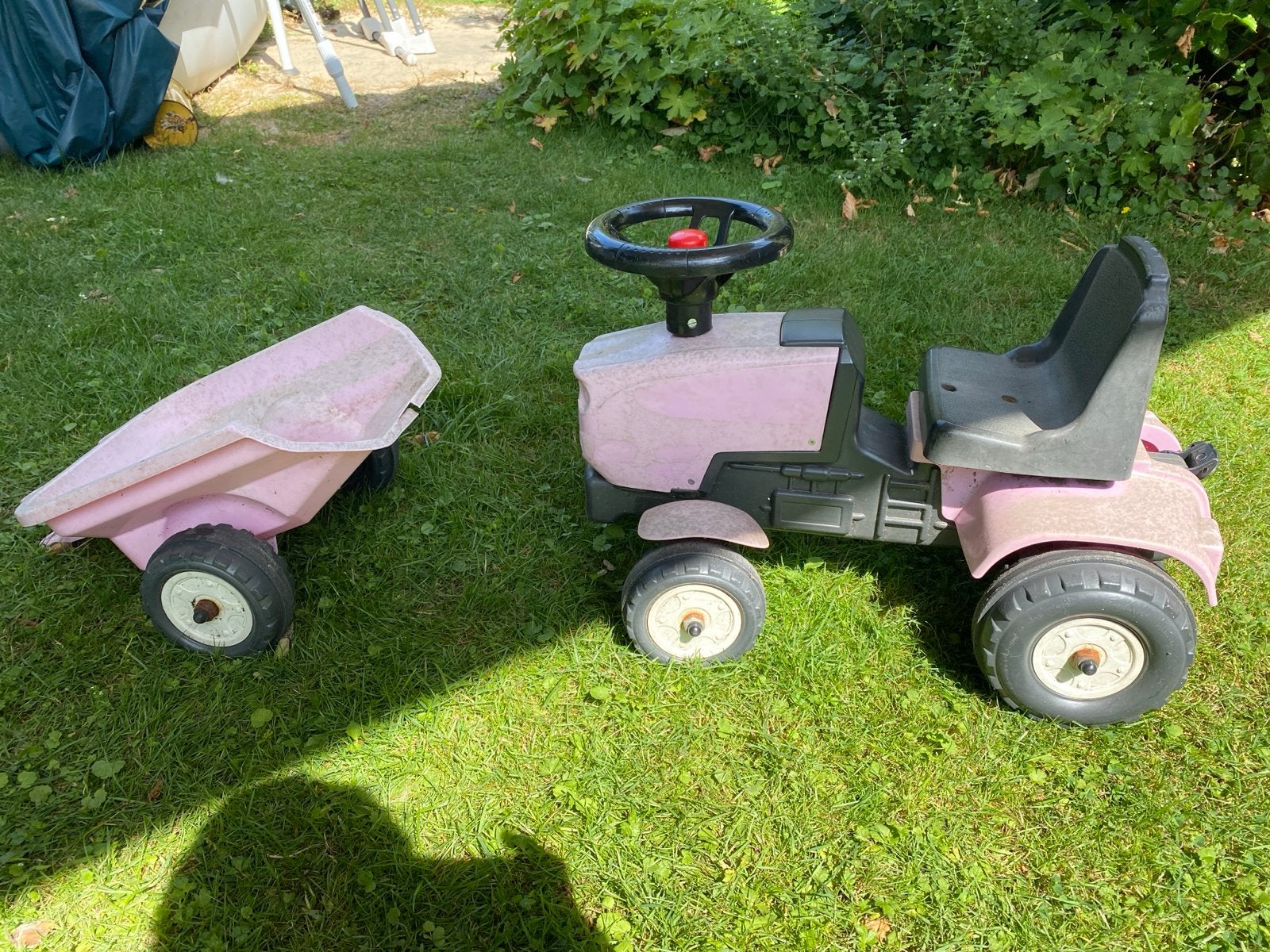 Speelgoedtractor met kiepbak - Gebruikt maar functioneel, Ophalen, Gebruikt, Trapvoertuig