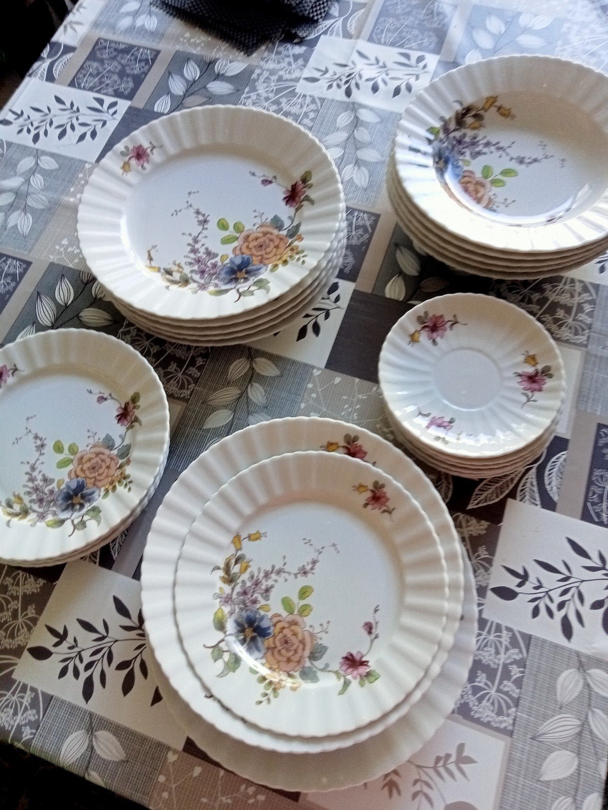 Tekoop borden set, Ophalen of Verzenden, Porselein, Overige stijlen, Bord(en)