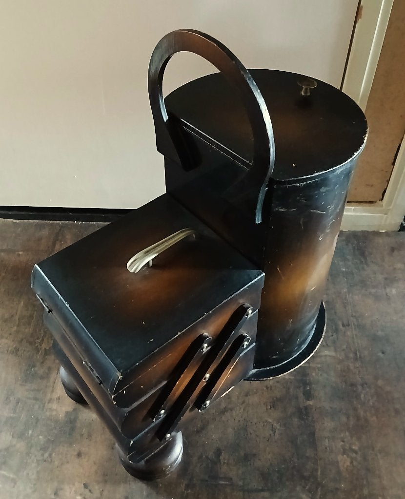 Antieke oude grote vintage naaikist Art Deco op bolpoten, Ophalen