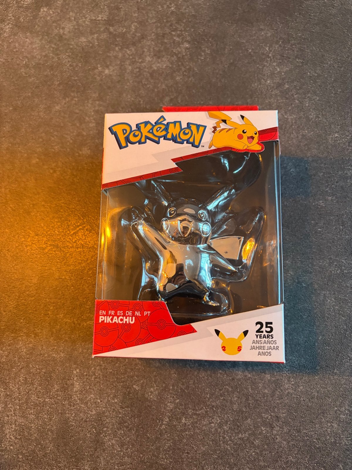 Pokémon 25 Jaar Jubileum Pikachu Figuur - Zilver, Ophalen of Verzenden, Nieuw, Overige typen