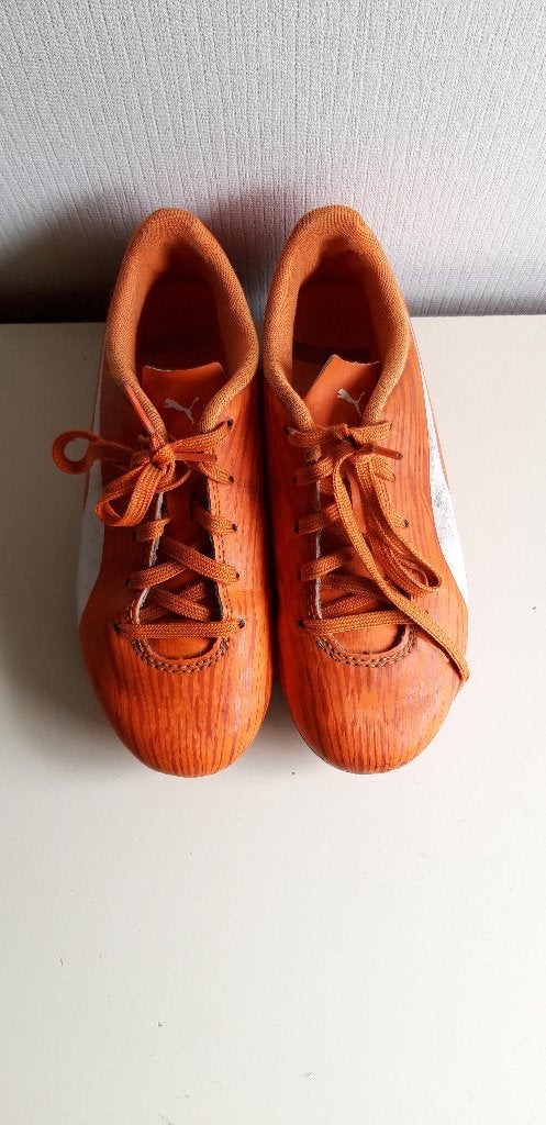 voetbalschoenen oranje in maat 34, Maat XS of kleiner, Schoenen, Ophalen of Verzenden, Zo goed als nieuw